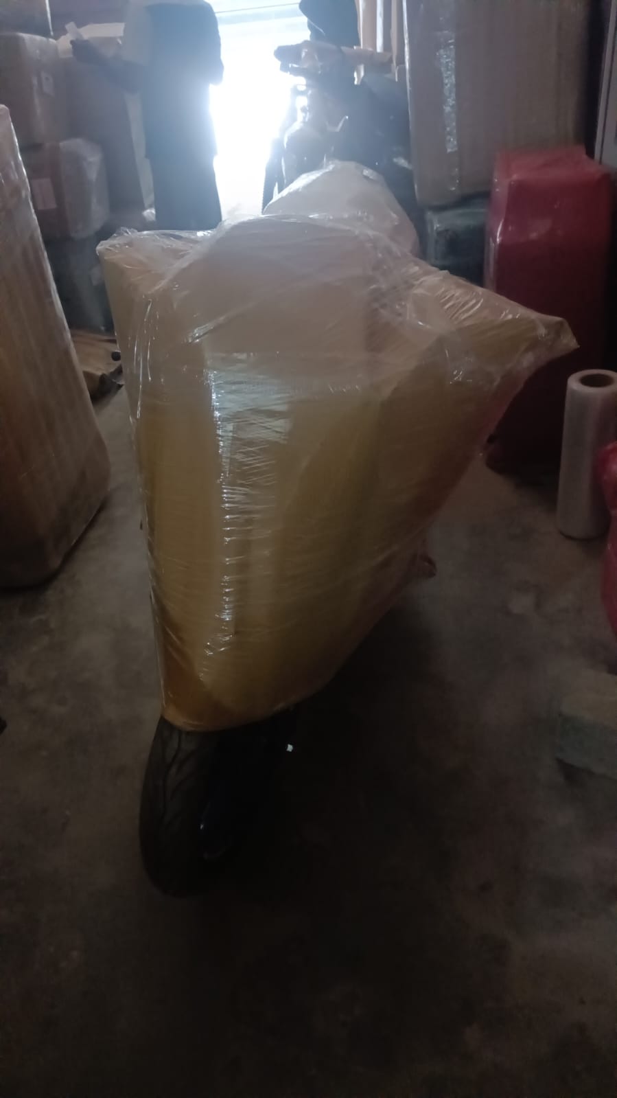 Warehouse storage and packed goods handling